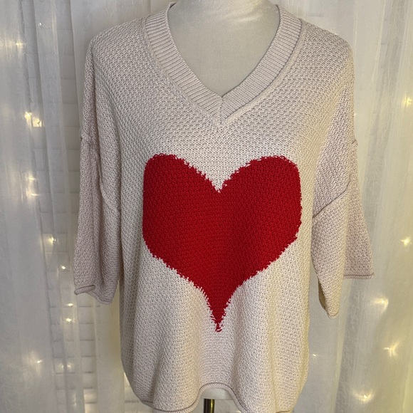 Sweaters - Elegant V-Neck Sweater with Red Heart